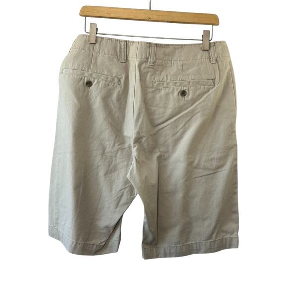 Old Navy Broken In Khaki 9" Flat Front Shorts Men's 32 New - Picture 3 of 5